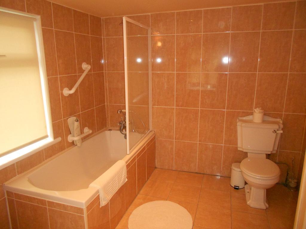Tralia Farmhouse Self Catering Фарранфор Номер фото